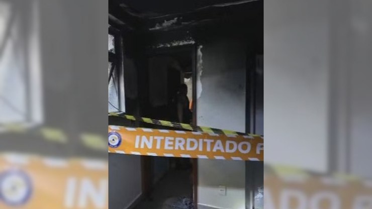 Bebê de 4 meses é resgatado após incêndio destruir apartamento