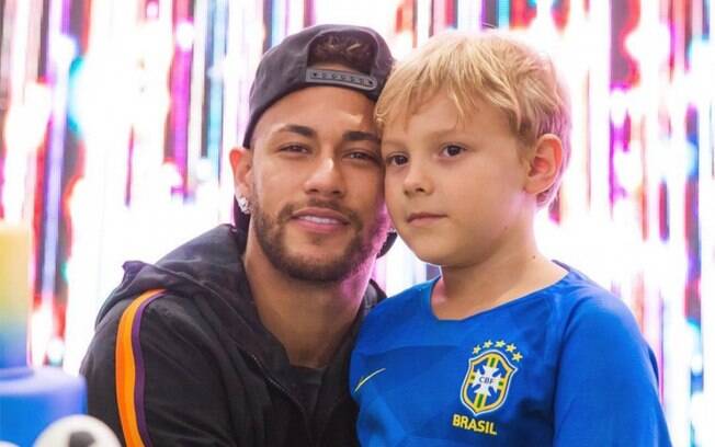 Neymar ao lado do filho Davi Lucca
