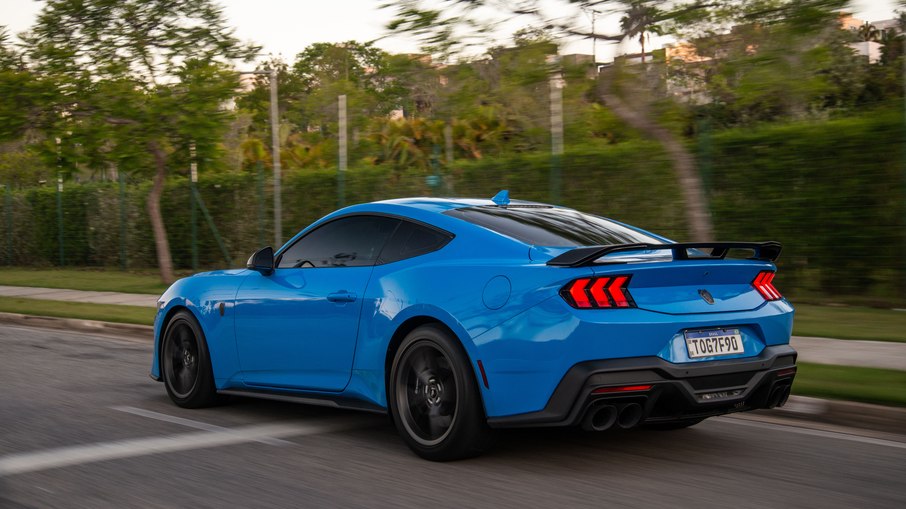 MUSTANG DARK HORSE MUSTANG DARK HORSE