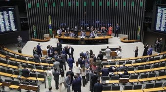 Congresso derruba veto de Lula e libera bilhões para emendas