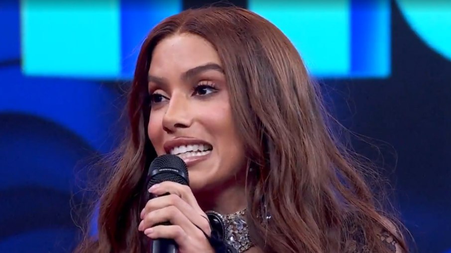 Anitta no Domingão