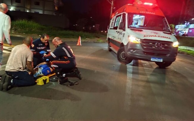 Jovem é atropelada enquanto atravessava faixa de pedestres na Vila Lutfala Jovem é atropelada enquanto atravessava faixa de pedestres na Vila Lutfala
