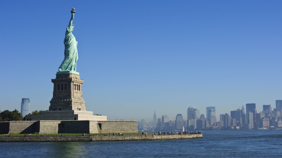 A Estátua da Liberdade é uma das atrações visitadas de Nova York, nos Estados Unidos
