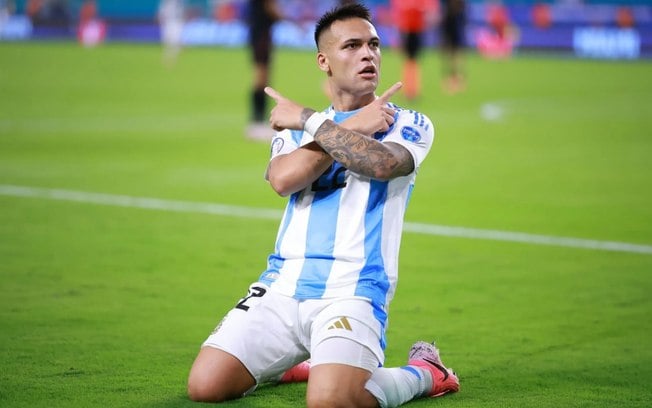 Com dois gol de Lautaro, Argentina vence e elimina o Peru