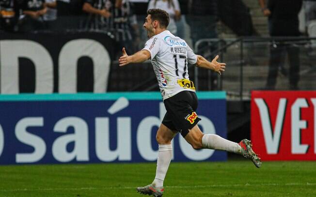 Boselli fez três gols na vitória do Corinthians sobre o Botafogo-SP