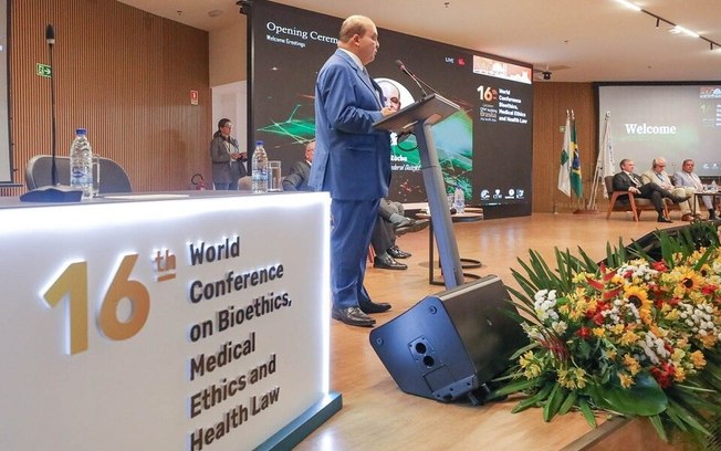 Em congresso mundial de medicina, Ibaneis destaca investimento anual de R$ 12 bilhões na Saúde