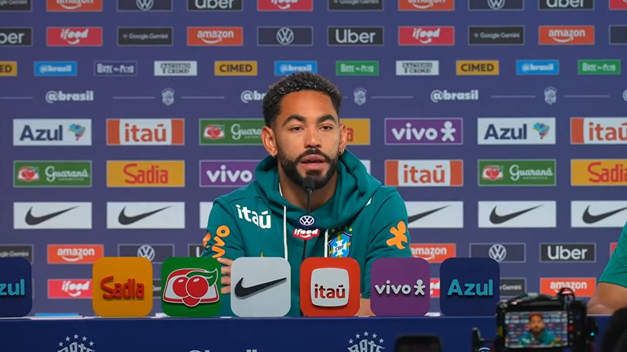 Matheus Cunha em coletiva da seleção