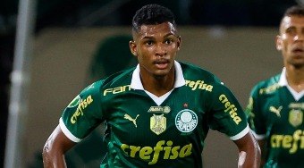 Clube inglês se aproxima da contratação de joia do Palmeiras