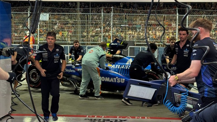Pilotos da Williams são desclassificados da quali em Singapura