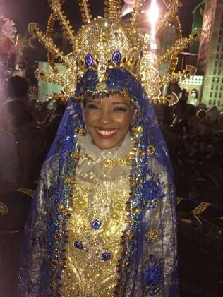 Isabel Fillardis personificou Nossa Senhora no desfile da Vila Maria