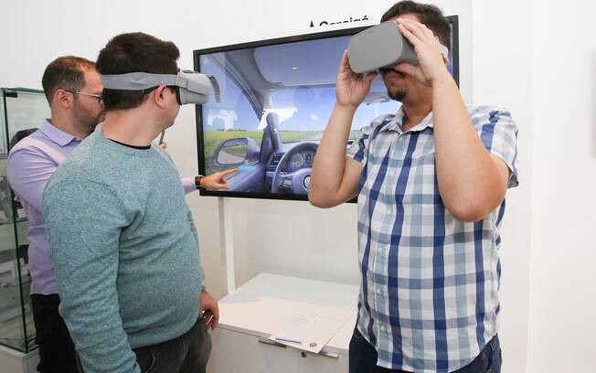 Tela de alta resolução e óculos de realidade virtual fazem parte do novo conceito de concessionária virtual