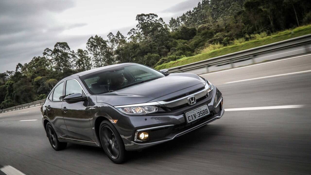 Testamos o novo Honda City Hatch e comparamos com o Fit. Vale a troca?