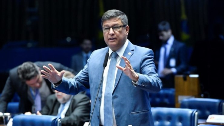 Senado%20em%20MG%3A%20Carlos%20Viana%20desponta%20em%20tr%C3%AAs%20cen%C3%A1rios