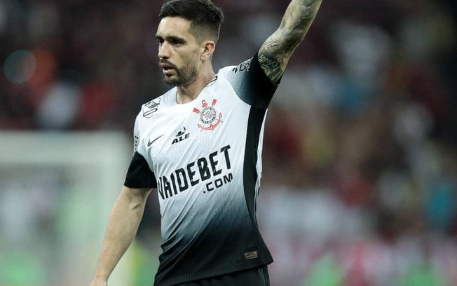 Igor Coronado ganha vaga no time titular do Corinthians diante do Racing-URU
