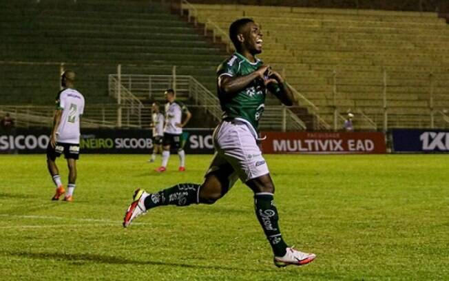 Caldense joga melhor e derrota o América-MG na estreia do Mineiro