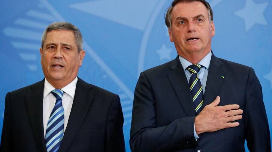 o Ex-ministro da Defesa, Braga Netto, e o presidente Jair Bolsonaro