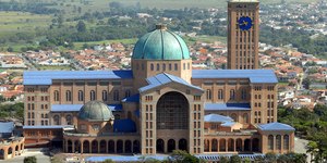 Corpo nu é achado enterrado perto da Basílica de Aparecida (SP)