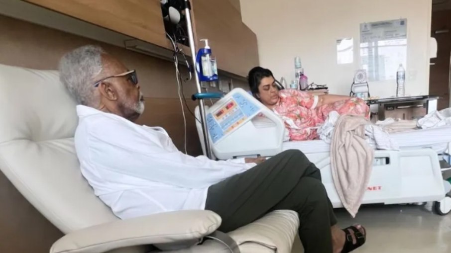 Preta Gil recebe visita do pai, Gilberto Gil, no hospital: ‘Progredindo’