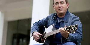 Cariúcha debocha de Amado Batista e gera risos no ar: "Fim"