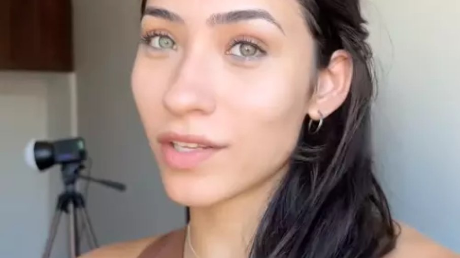 Jovem procura 5 médicos até encontrar tratamento para endometriose Jovem procura 5 médicos até encontrar tratamento para endometriose