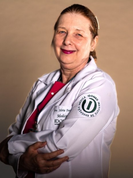 Imagem mostra Silvia Fonseca, médica infectologista