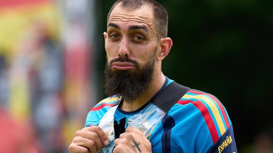 Borja Iglesias em treino da seleção espanhola