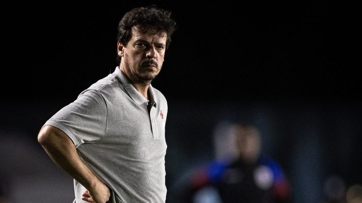 Fernando Diniz cobra elenco após derrota na estreia do Brasileirão: ‘Você não fez nada mesmo!’