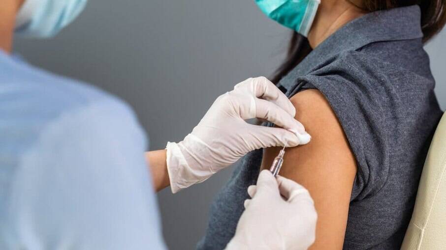 Covid-19: Federação recomenda que mulheres não realizem mamografia após vacina