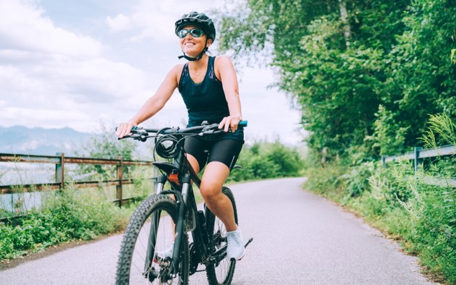 Veja como andar de bicicleta favorece a saúde física e mental