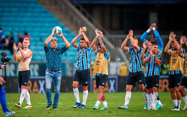 Elenco do Grêmio saudou a sua torcida após o jogo dentro da Arena