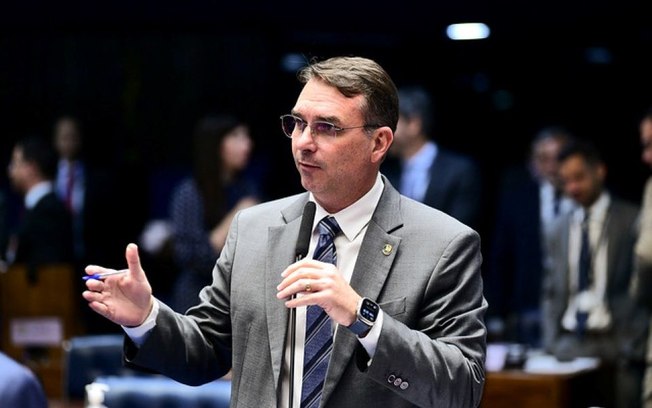 Juiz corrobora tese de Flávio Bolsonaro ao apontar ‘grupo criminoso’ na Receita