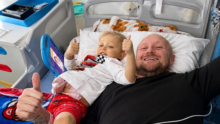 Pai doa fígado e intestino para salvar a vida do filho de 6 anos