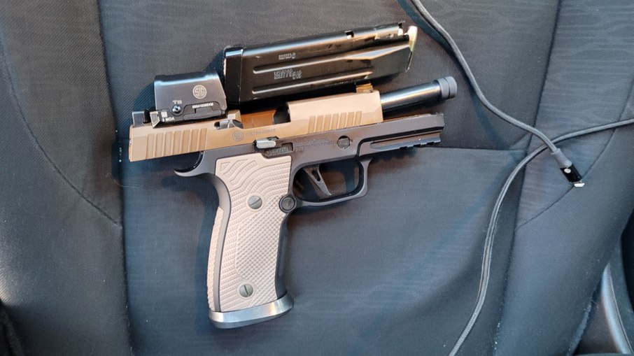 Imagem da pistola calibre 9 milímetros publicada por Donald Trump Imagem da pistola calibre 9 milímetros publicada por Donald Trump