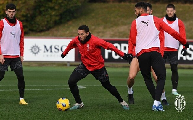 Jogadores do Milan durante treinamento da equipe - Foto: Divulgação/ Milan