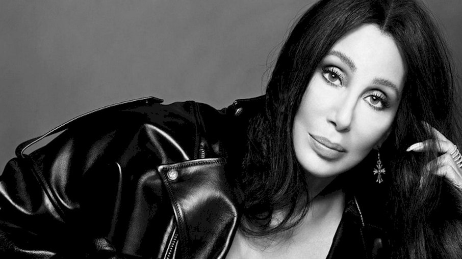 Cher revela que lançará autobiografia inédita: 