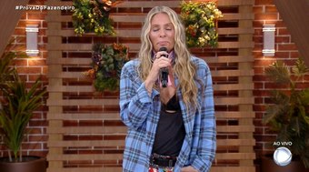 Adriane Galisteu repreende falas homofóbicas dos participantes