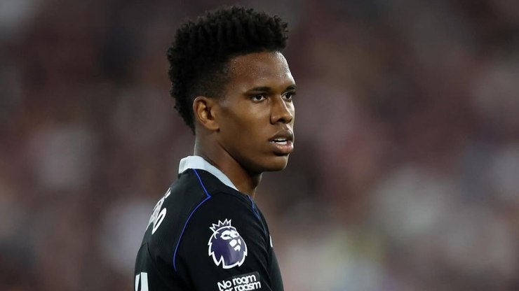Semelhança com Palmer? Técnico do Chelsea elogia Estêvão