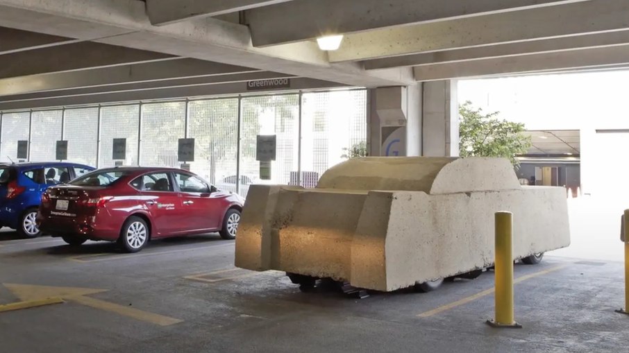 Cadillac de concreto chama atenção em campus de Chicago Cadillac de concreto chama atenção em campus de Chicago