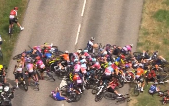 Tour de France feminino protagoniza acidente com mais de 30 ciclistas