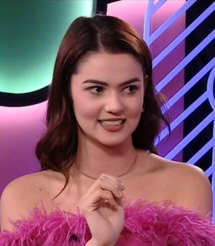 Eslô faz fofoca do grupo de eliminados e irrita Maria