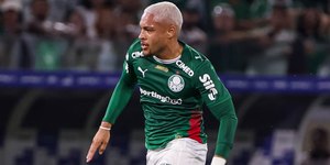 Vitor Roque sai com dores e vira dúvida no Palmeiras
