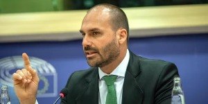 Eduardo Bolsonaro ataca senadores por enterrarem PEC da Blindagem