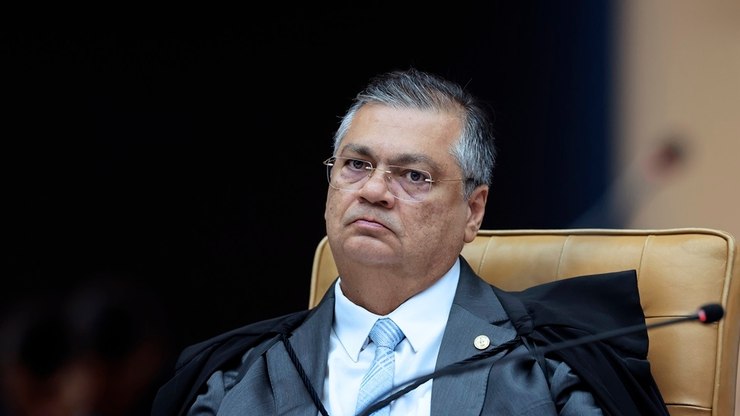 Dino manda PF concluir inquérito sobre envolvimento de Renan Calheiros em irregularidades no Postalis