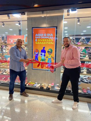 Ismael Abreu e Eliel Abreu na inauguração da loja da Di Santinni%2C em Roraima.