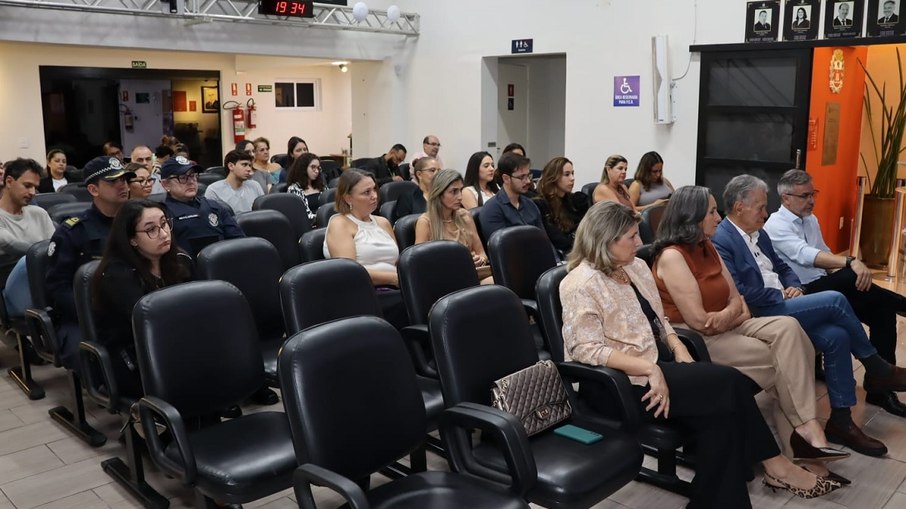Público presente à mesa de conversa na Câmara de Vinhedo
