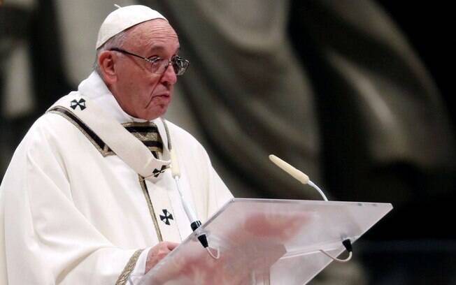 Papa Francisco pede que as pessoas conversem mais durante as refeições
