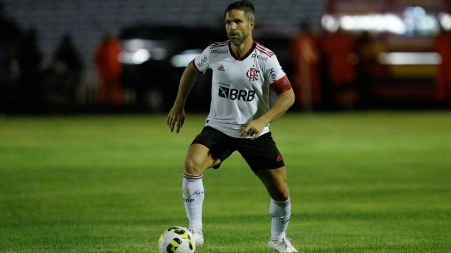 Diego Ribas atuou entre os titulares diante do Tolima