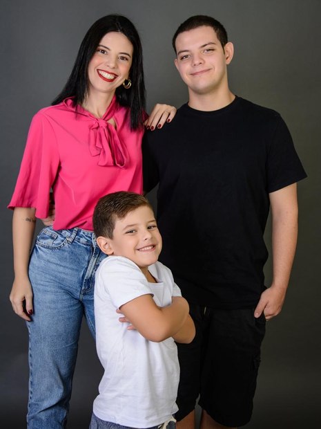 Priscila Castro e os filhos