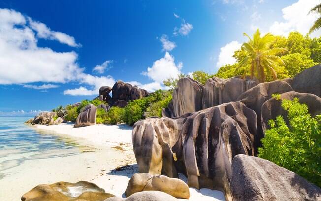 Melhor praia do mundo: as rochas de formato incomum fizeram dessa uma das mais famosas ilhas paradisíacas do Índico