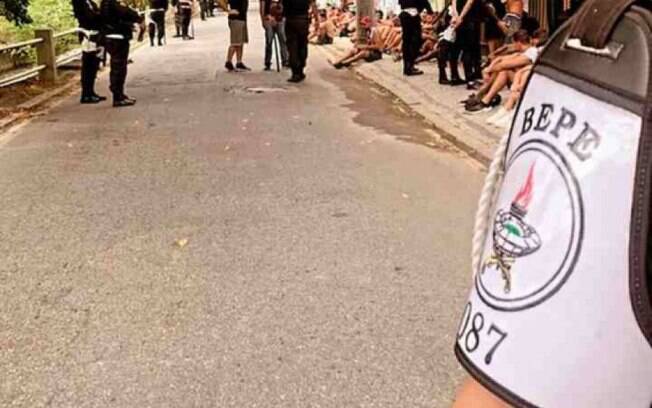 Cerca de 150 torcedores de organizadas do Fluminense são detidos antes de clássico contra o Botafogo
